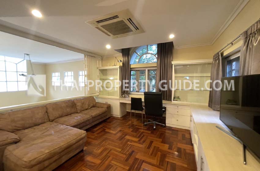 House with Shared Pool in Srinakarin 